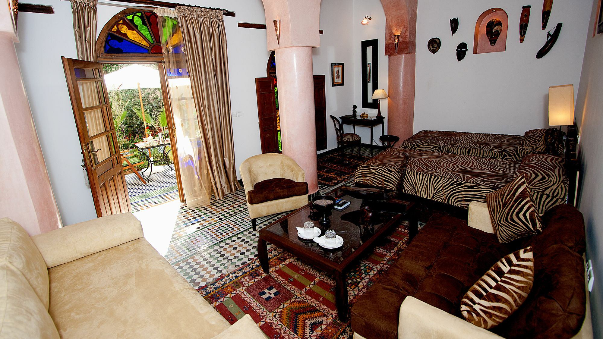 Ryad Salama Fes Luaran gambar
